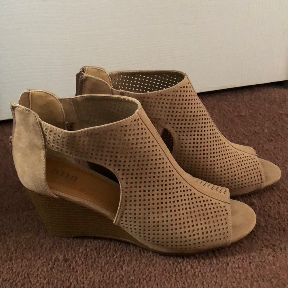 Women heel shoes